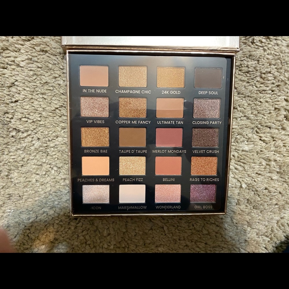 Iconic London day to slay shadow palette